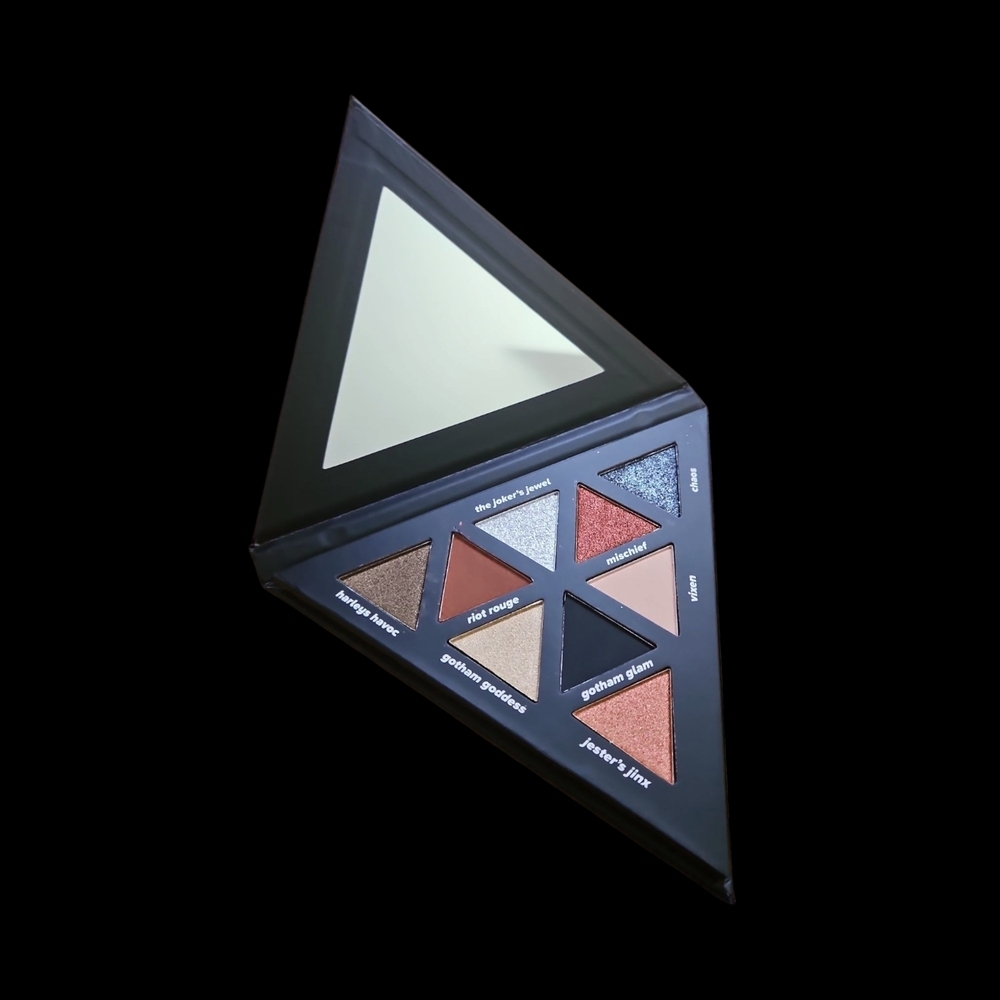 Harley Quinn Eyeshadow Palette, Eyeliner, And Black Heart Stamp, NWT - Picture 2 of 3